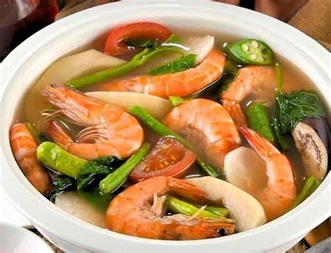  Sinigang na Hipon: Een Zuur-Hartig Zeefruitgerecht met een Pittige Puntige Twist!