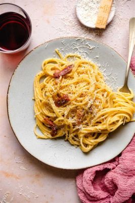  Spaghetti alla Carbonara: Een romige, hartige culinaire beleving vol intense umami smaken!